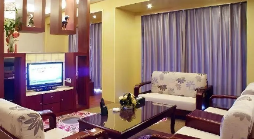 לואיאנג New Friendship Hotel 3*,